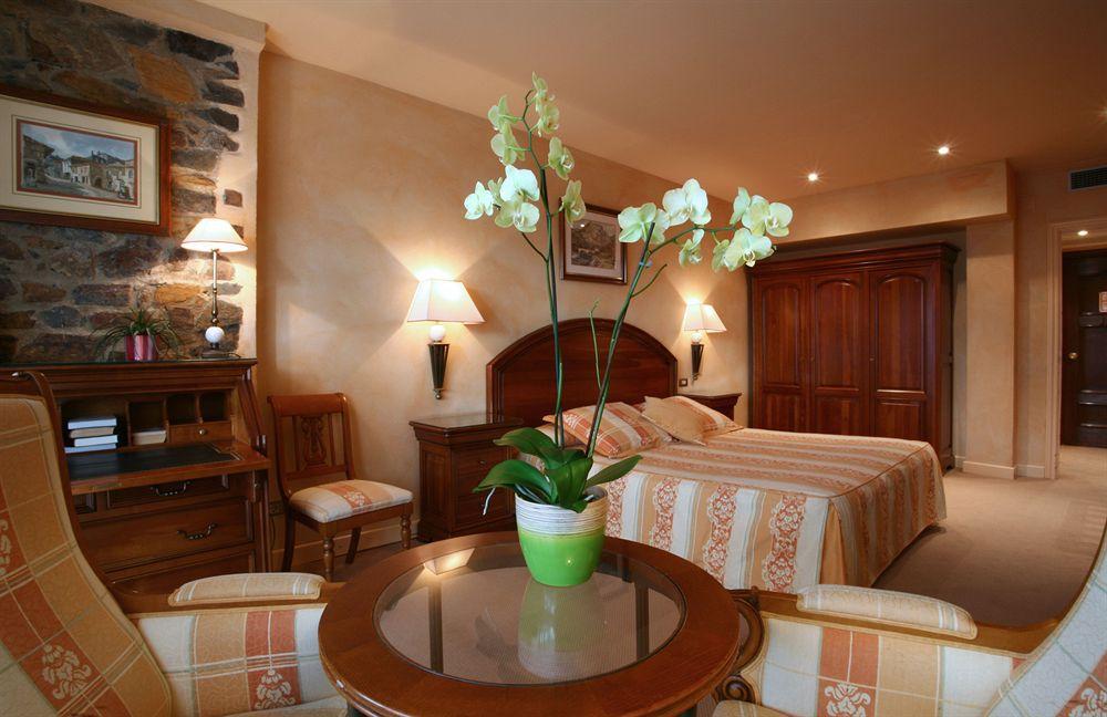 El Castell De Ciutat - Relais & Chateaux ลาเซวดูร์เชย์ ห้อง รูปภาพ