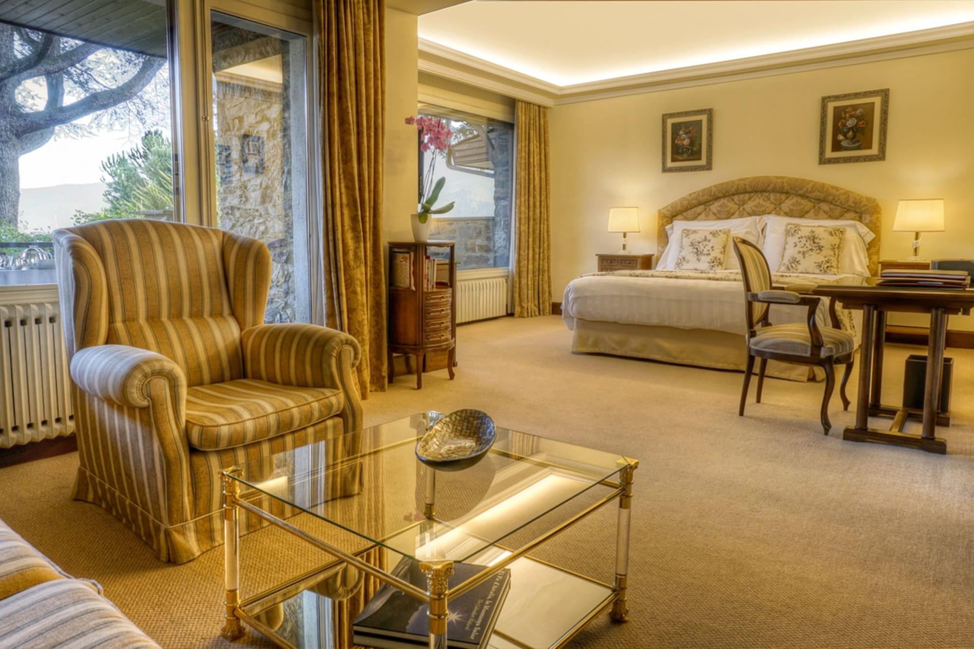 El Castell De Ciutat - Relais & Chateaux ลาเซวดูร์เชย์ ภายนอก รูปภาพ