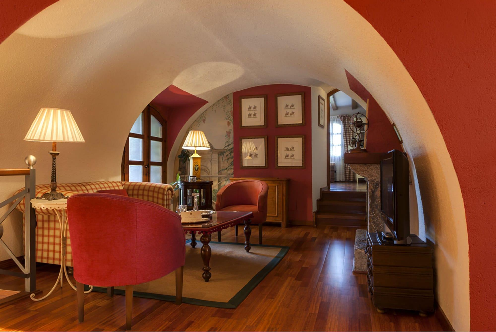 El Castell De Ciutat - Relais & Chateaux ลาเซวดูร์เชย์ ภายนอก รูปภาพ