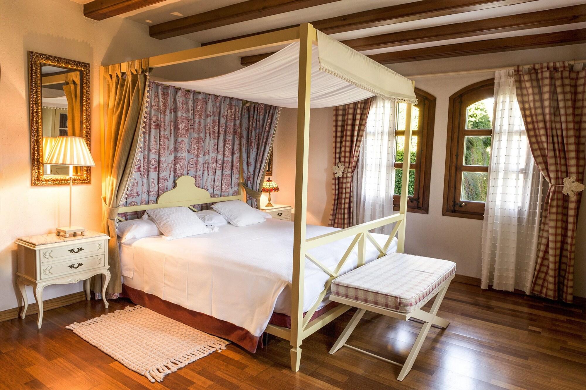 El Castell De Ciutat - Relais & Chateaux ลาเซวดูร์เชย์ ภายนอก รูปภาพ