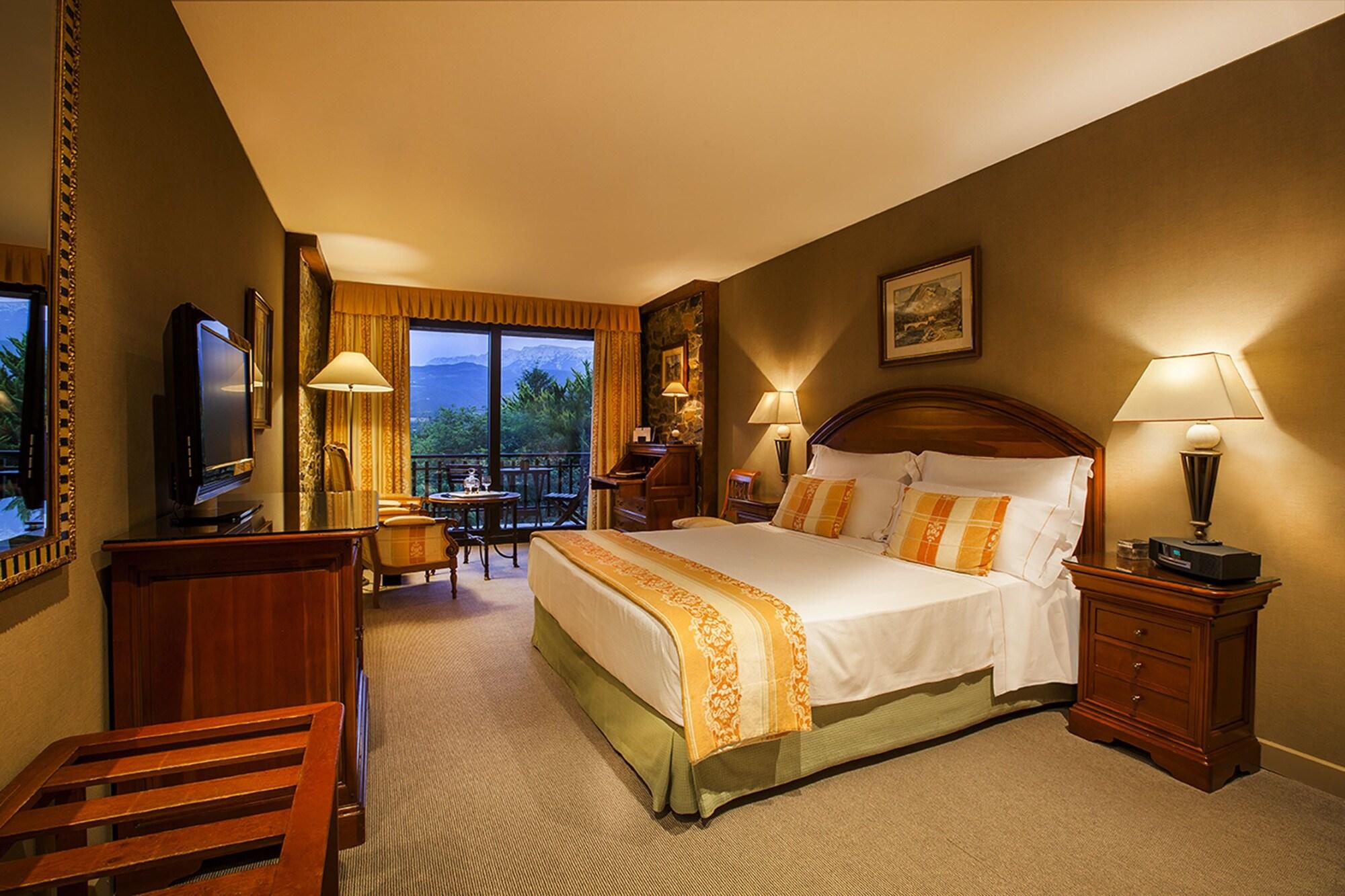 El Castell De Ciutat - Relais & Chateaux ลาเซวดูร์เชย์ ภายนอก รูปภาพ