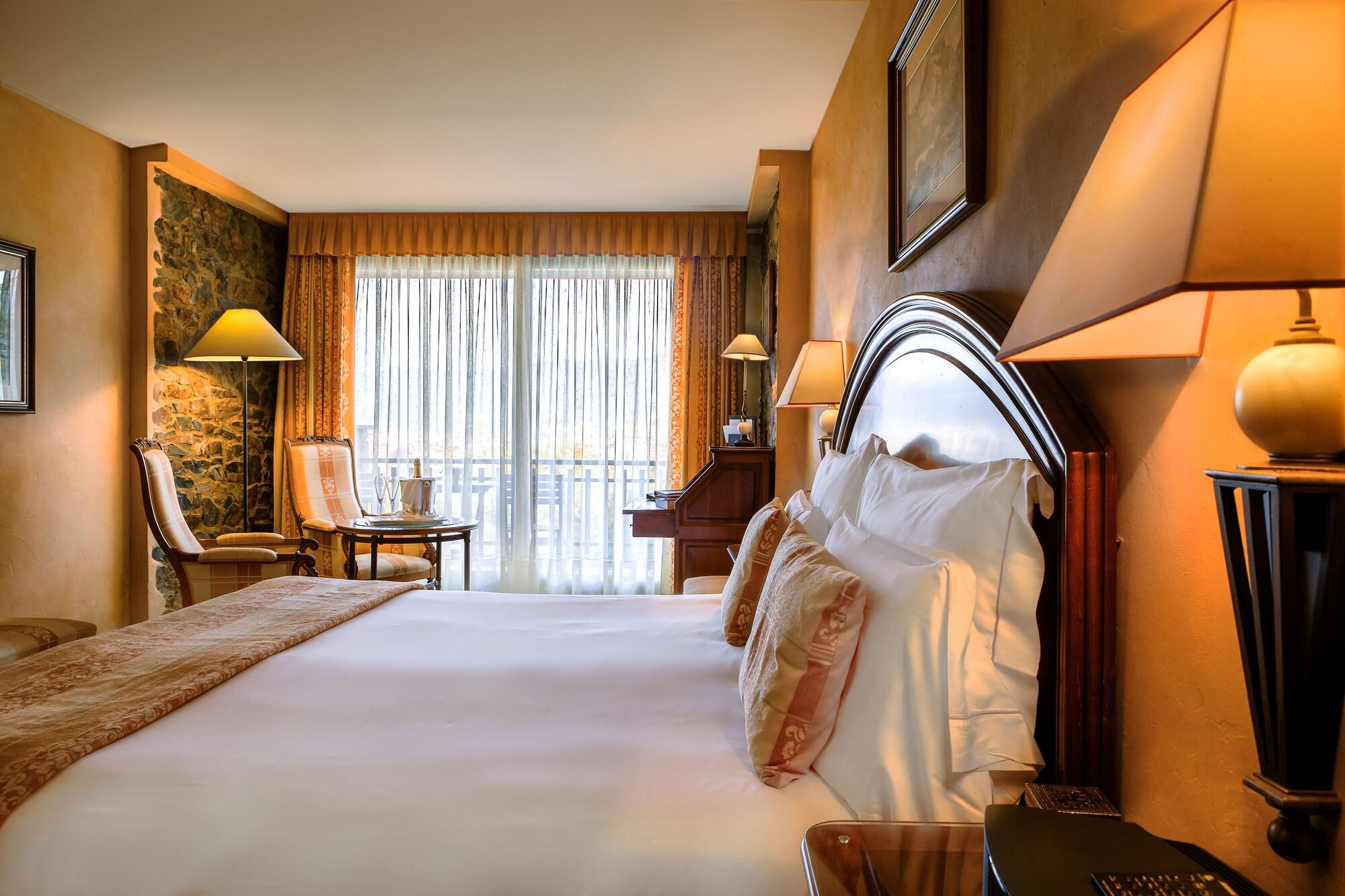 El Castell De Ciutat - Relais & Chateaux ลาเซวดูร์เชย์ ภายนอก รูปภาพ