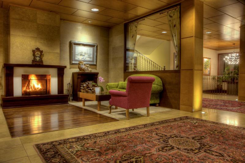 El Castell De Ciutat - Relais & Chateaux ลาเซวดูร์เชย์ ภายนอก รูปภาพ