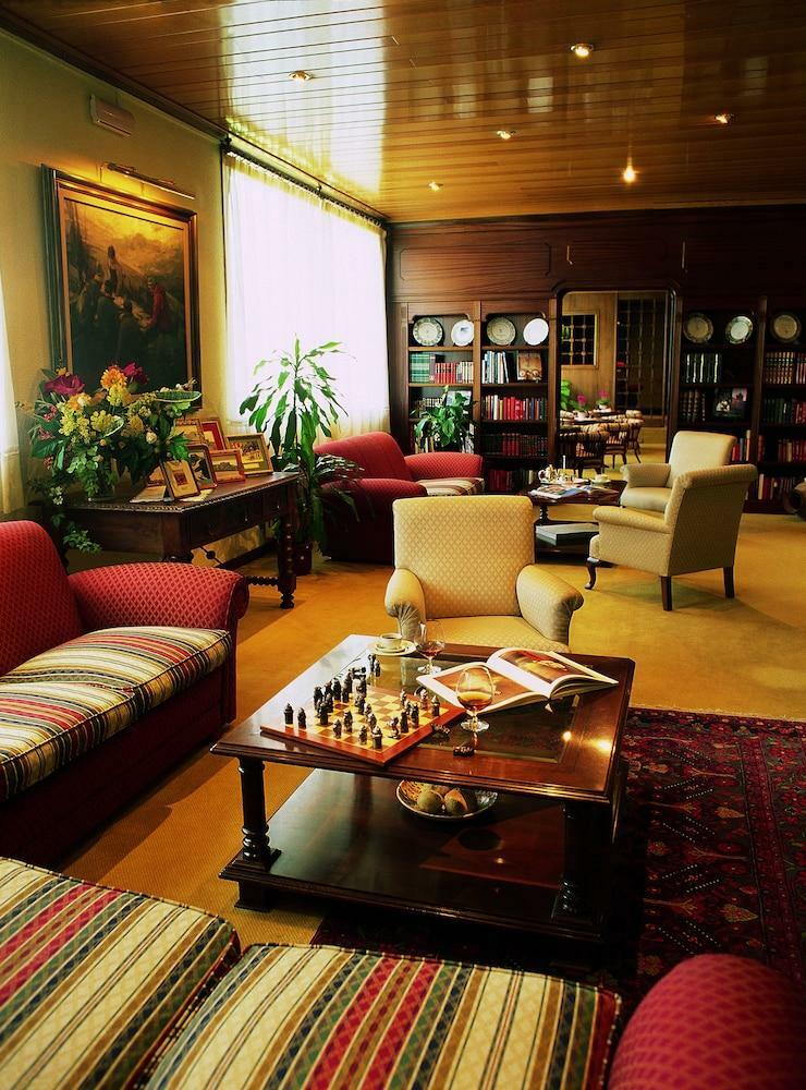 El Castell De Ciutat - Relais & Chateaux ลาเซวดูร์เชย์ ภายนอก รูปภาพ